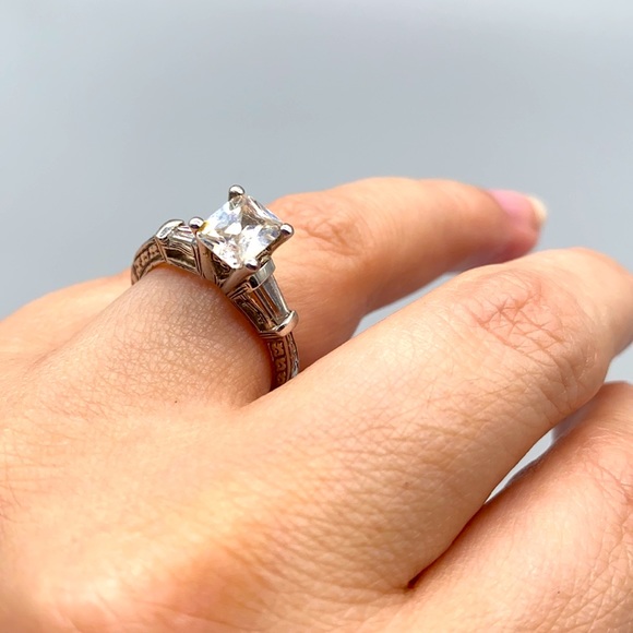 Beautiful sterling silver vintage Art Deco style ring in size 8.5 💕 - Picture 3 of 8